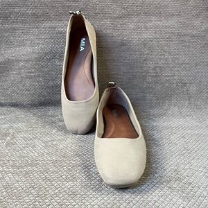 MIA Women's Size 7M Beige Ballet Flats With Snake Print Back Patch EUC